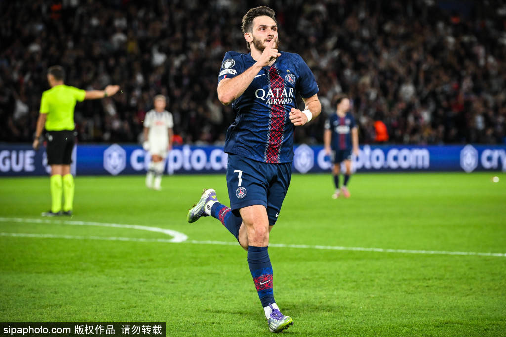 登贝莱荣膺金球奖!法甲新星如何改变足球格局?