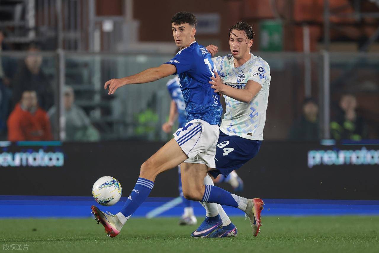 意大利杯半决赛0-0,意甲第一0射正,遭科莫逼平,无缘占得先机